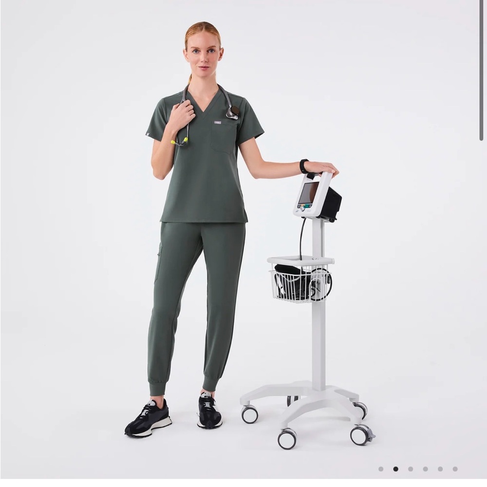 Like New Figs Bonsai Grey / Gray scrubs set XS. Zamora jogger pants Catarina Top